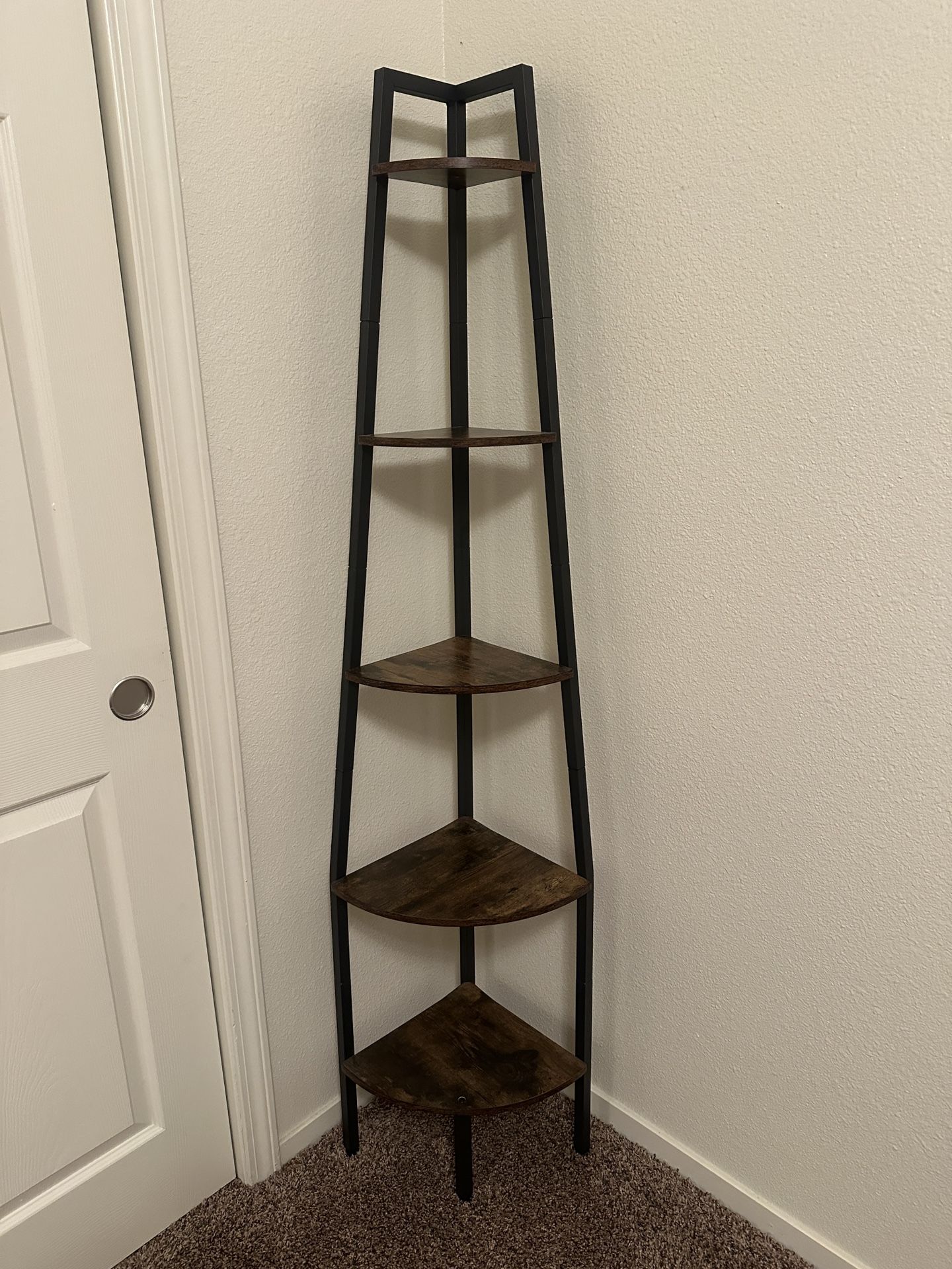 Corner shelf