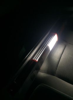 BRAND NEW IN BOX~ SMD 900 LUMENS (SUPER BRIGHT) MAGNETIC LIGHT ATTACHES TO HOOD WITH HOOKS OR MAGNETIC (SIDE CAPS COME OFF TO USE ON BIGGER HOODS)