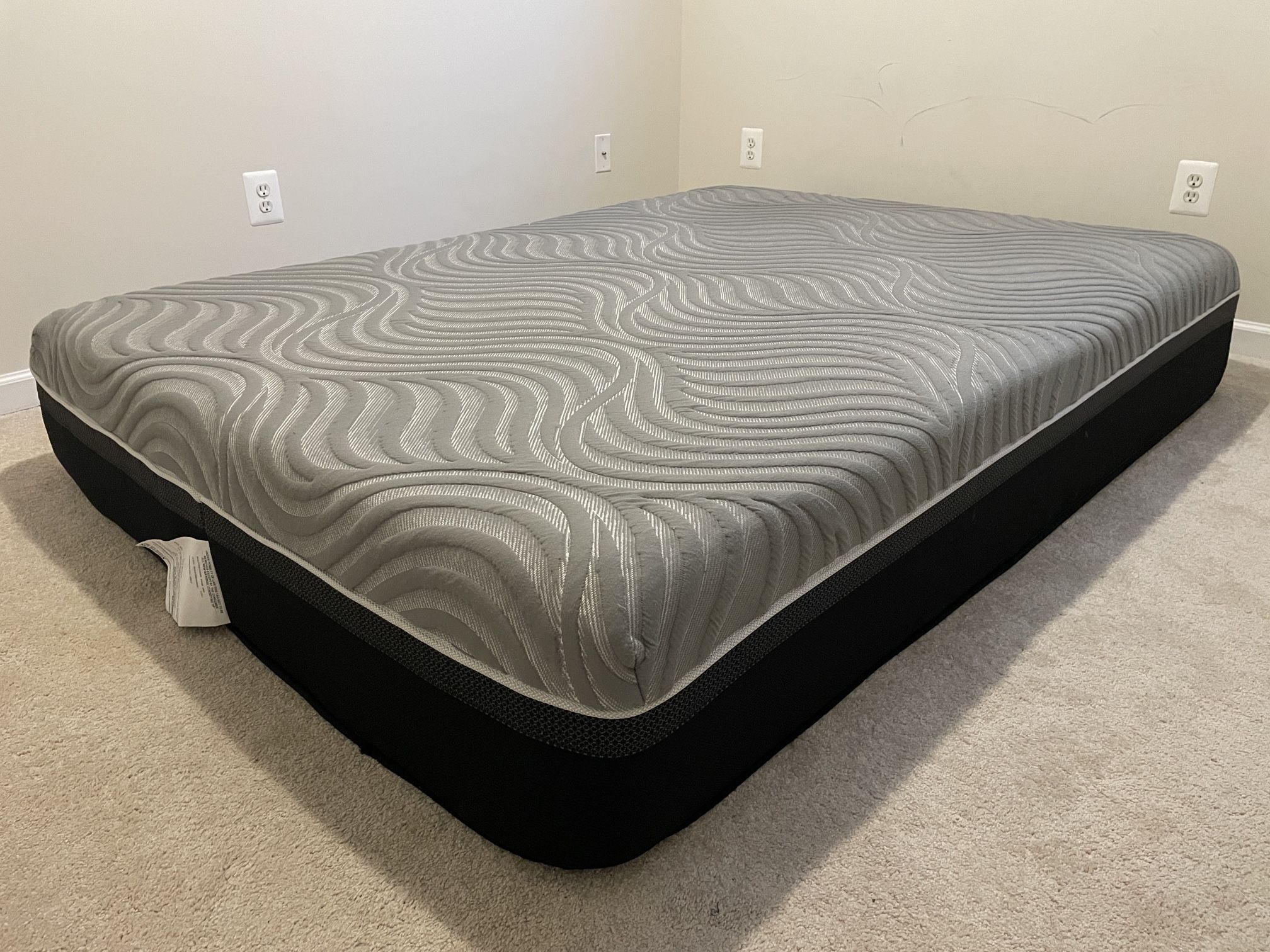 Sealy Posturepedic Hybrid Performance Kelburn 13-Inch Medium Firm Cooling Mattress, Queen