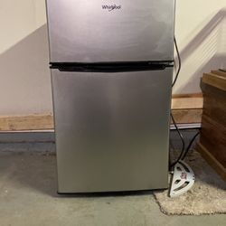 Whirlpool Dorm Size Refrigerator/Freezer