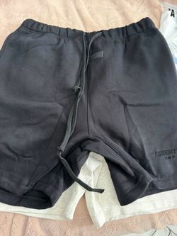 Black ESSENTIALS shorts Size LARGE