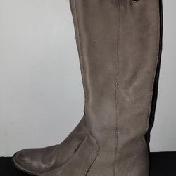 Women's Born Crown boots Size 8