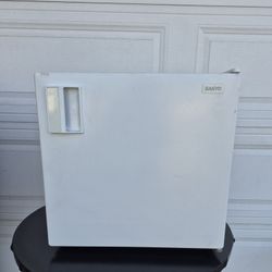 Fridge  19x19 X 24 $60 Works Perfectly 