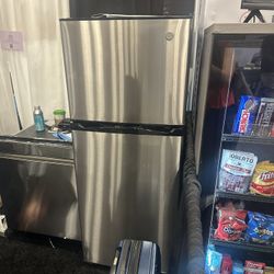 GE  Refrigerator Brand New 