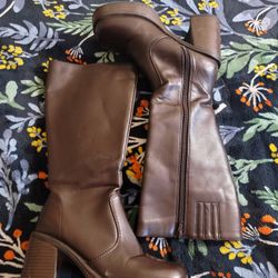 Woman's Boots 