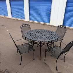 Metal patio set with four chairs, in good condition
