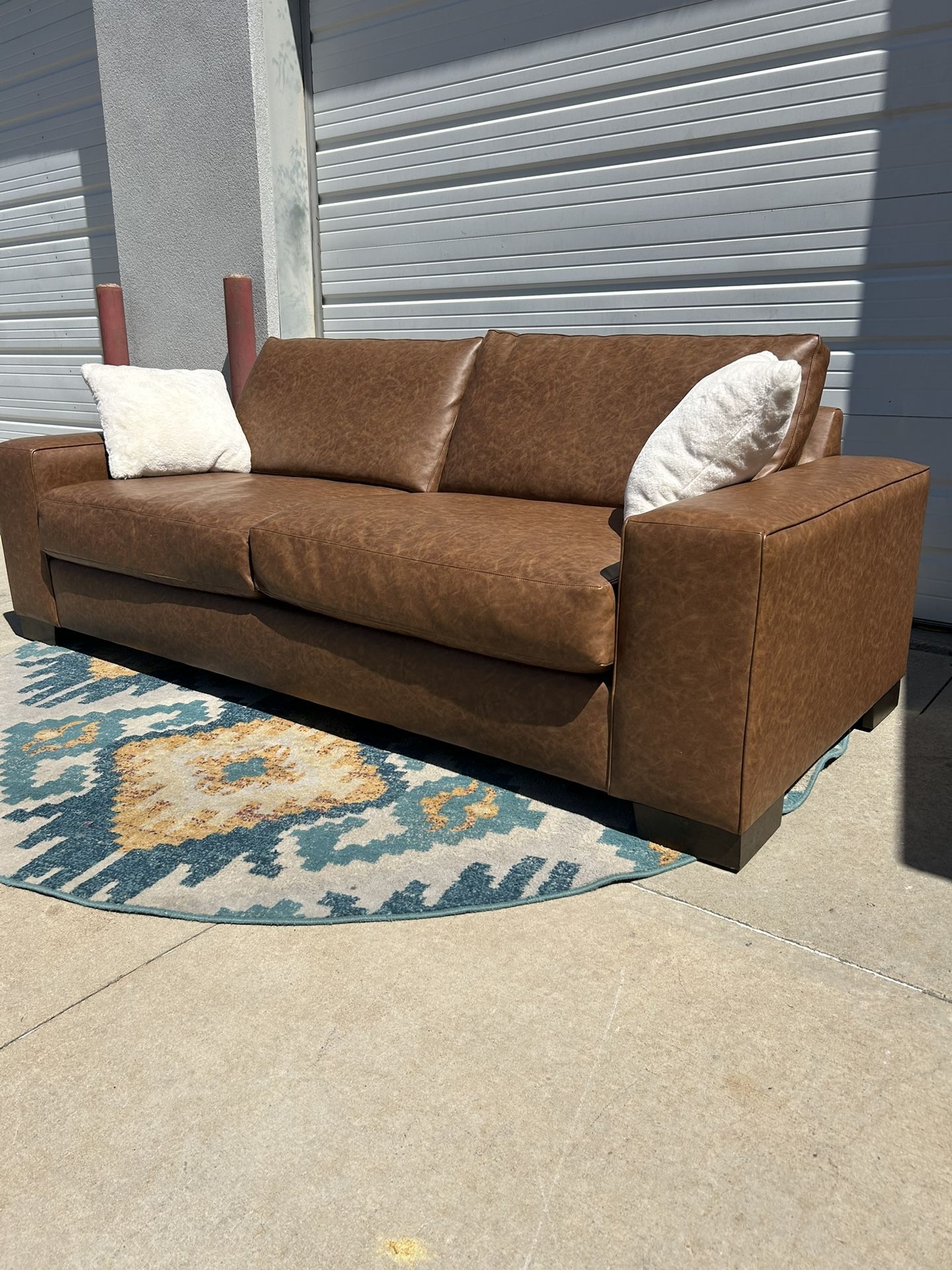 Leather Luxury Couch (free Delivery) 