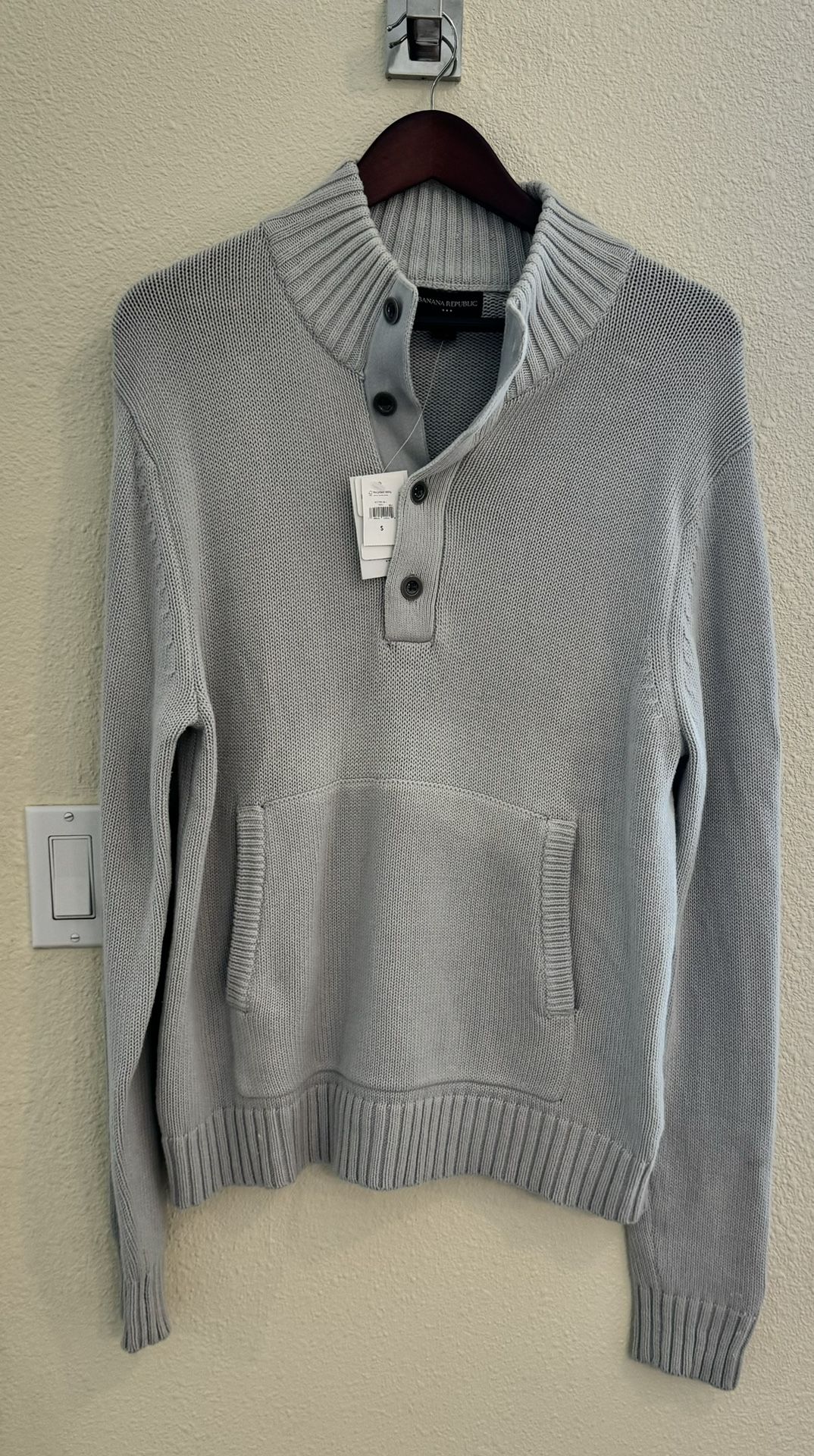 New With Tag Banana Republic Men’s Sweater 