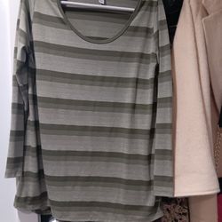 Womans LULAROE Top LARGE