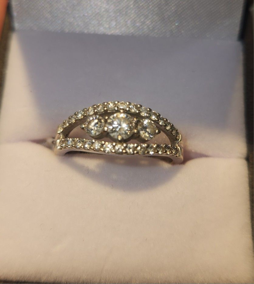 14kt White Gold Diamond Ring