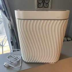 Small automatic garbage can