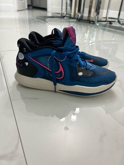 Brand new men basketball shoe size 8