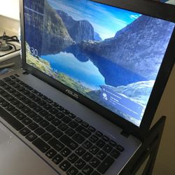 New Year Tech Sale iPads iPhone Laptops Cameras