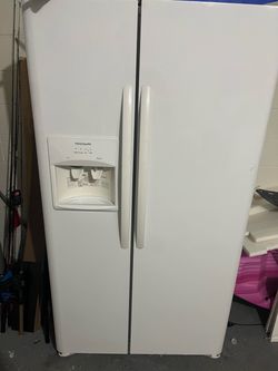 Barely Used Frigidaire Side-by-Side Fridge – Ice Maker & Water