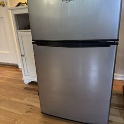 Mini Fridge 