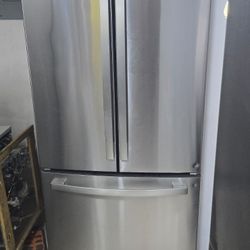 New Refrigerator or nevera Stainless steel French Door Brand General Electric 33 wide, 69 height, 30 depth