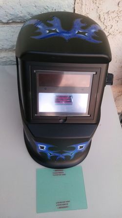 Welding helmet brand new. Auto darkening with grind mode.