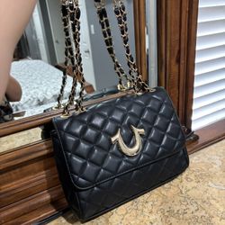 TRUE RELIGION BRAND JEANS QUILTED HS FLAP CHAIN BAG $119