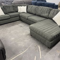 Free Delivery* Like New Gray/Green Sectional Sofa with Chaise! #SofaKingLV Couch Couches Grey Gray Sectional Recliners 