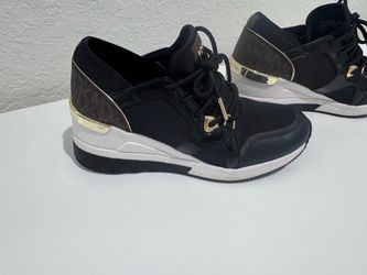 Michale kors sneakers size 6