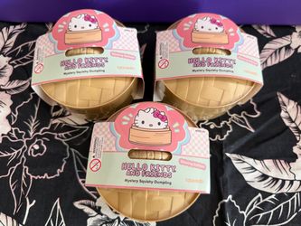 Hello Kitty and Friends Mystery Squishy Dumpling – Glowing Edition (x3)