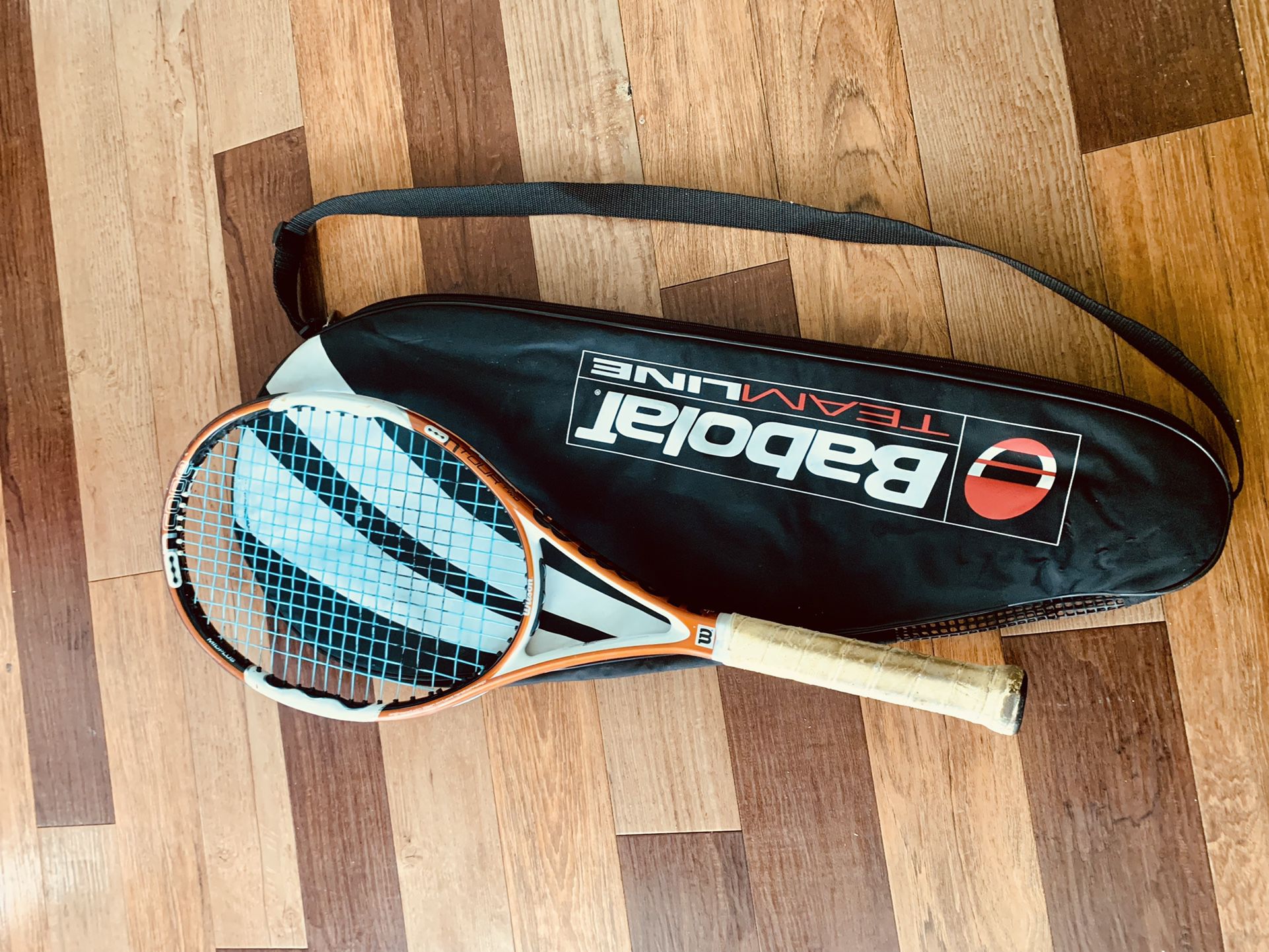 Wilson ntour-2 tennis racket w/ Carrier