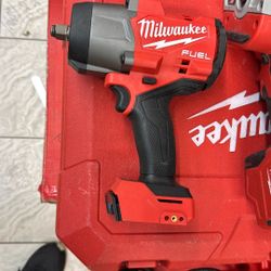 Milwaukee M18 1600 Ft Lbs Impact 230