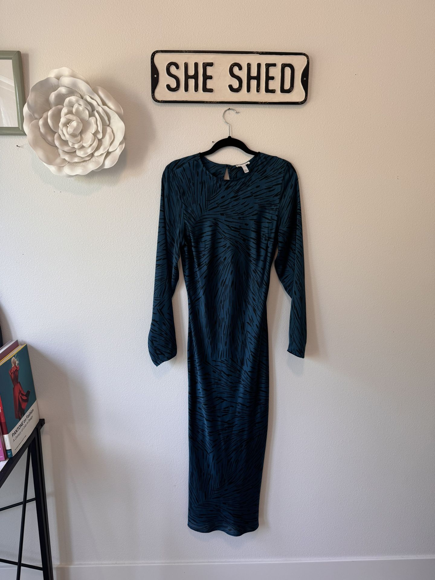 Satin midi dress. Brend: Leith