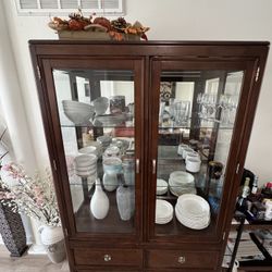 Glass Display Cabinet - Excellent Condition ✅