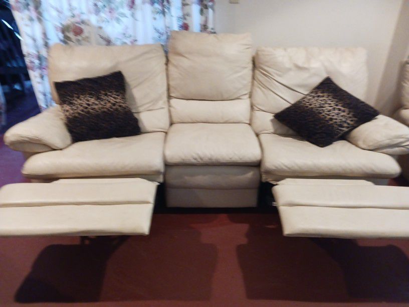 Mathis Brothers Australian Leather Dual Couch Recliner And Do Love Seat Recliner Lazyboys Excellent Condition And Deliver $40