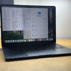 MacBook Air 2024 M3 13" 8GB RAM 256GB SSD ~ %100 Battery Health
