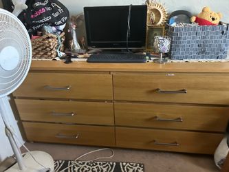 Free Oak dresser in good condition