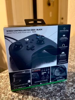 Black Xbox controller