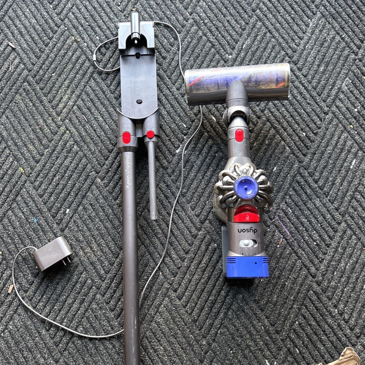 Old Dyson Vacuum- Charging Issue. 