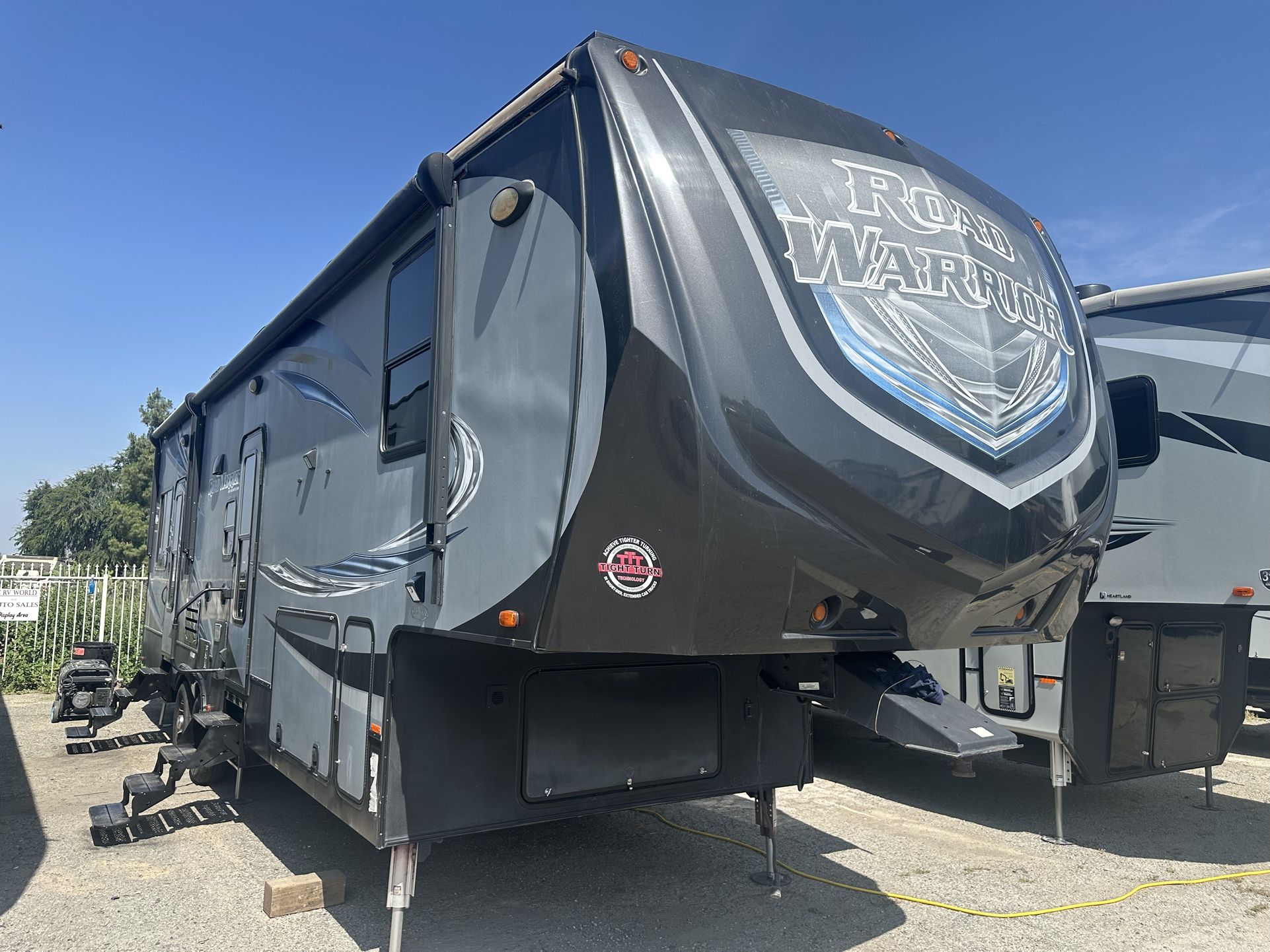 2016 Road Warrior By Heartland Fifth Wheel/ Toy Hauler/ Rv / Travel Trailer