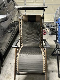 Yoli Zero Gravity XL Shade Chair Set of 2 Brown and Navy Blue. Hardly used great condition for Sale in Las Vegas NV OfferUp