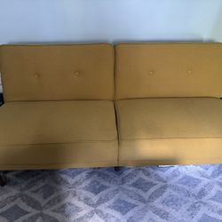 SOFÁ - COUCH 