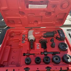 Milwaukee M18 Knockout Set
