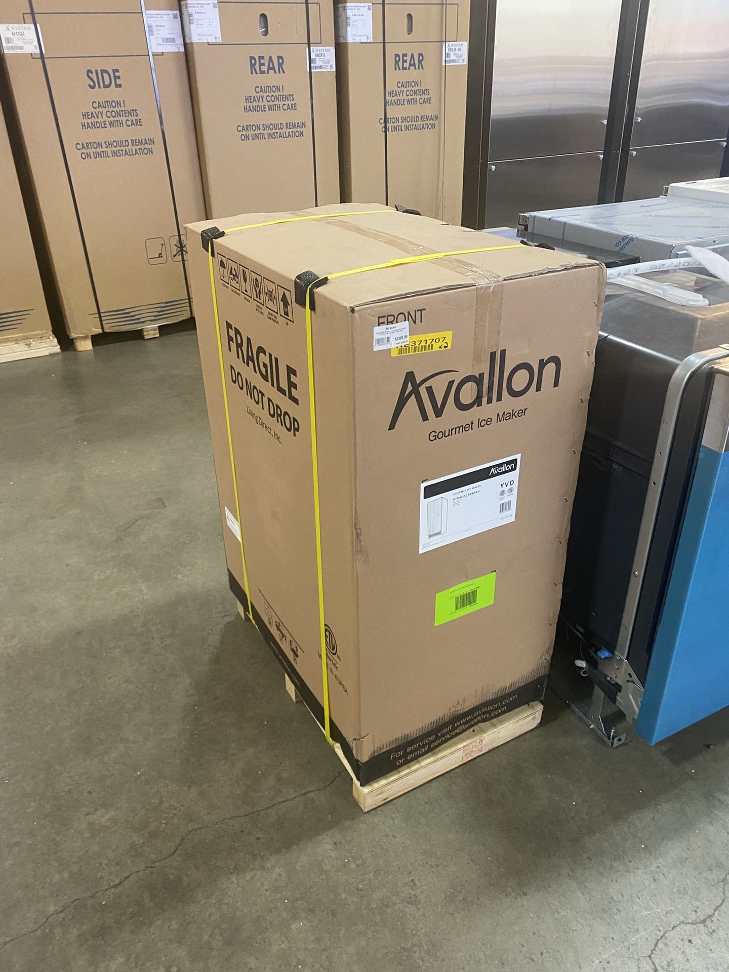 Avallon 15 Inch Wide 26 Lbs. Capacity Built-In and Free Standing Right Hinge Ice Maker with Drain Pump and 56 Lbs. Daily Ice Production National Appli