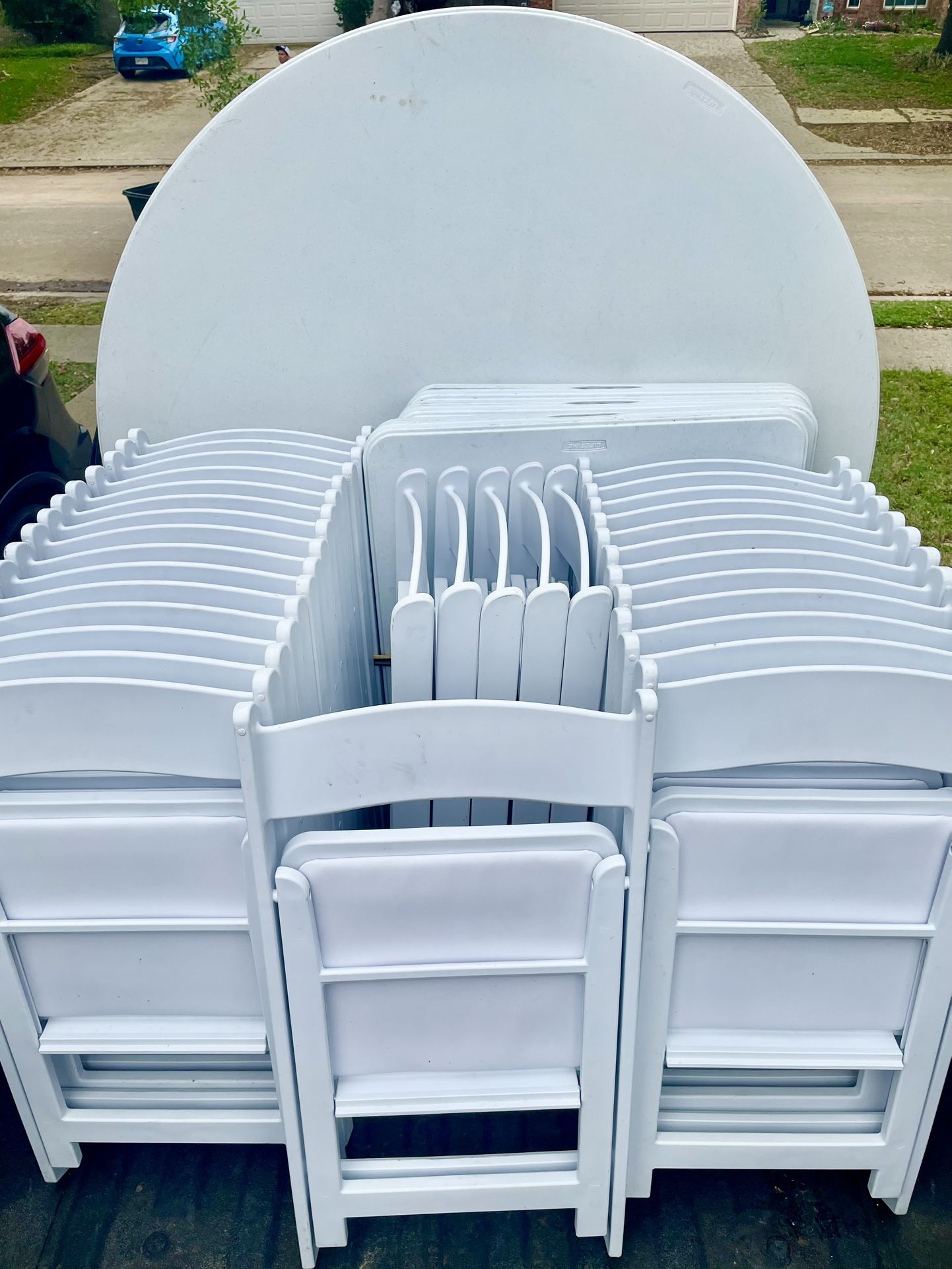 Garden Chairs And Round Tables