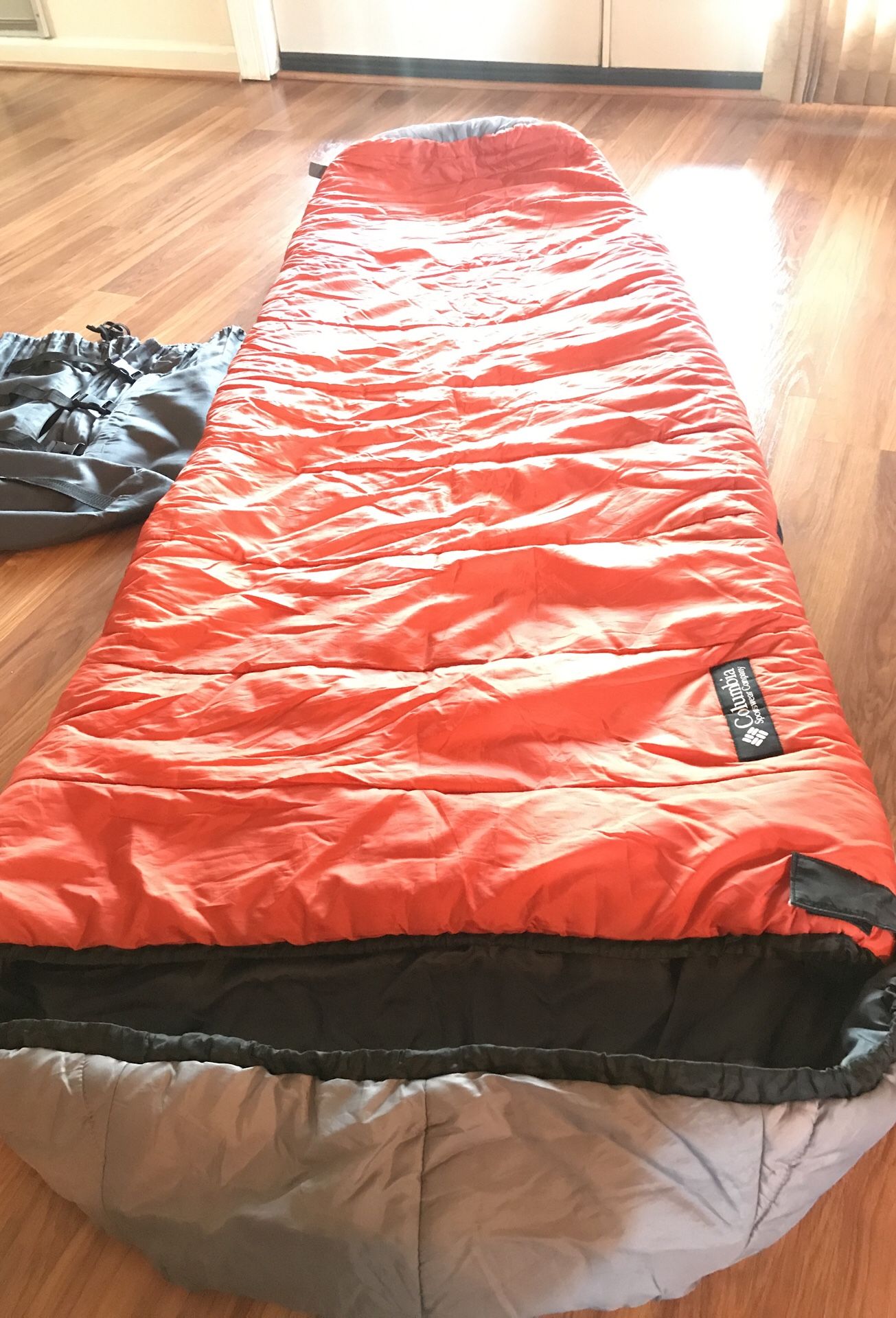 Sleeping Bag: Columbia Sports Wear 0° F. 3 Seasons.