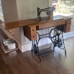 Vintage Antique Cast Iron Singer Sewing Machine Wood Desk Council With Cast Iron  Pedal