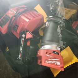 Firm Price🛑 Milwaukee m18 router used Good. 2.0 Batt&Charger Used. Precio firme🛑 