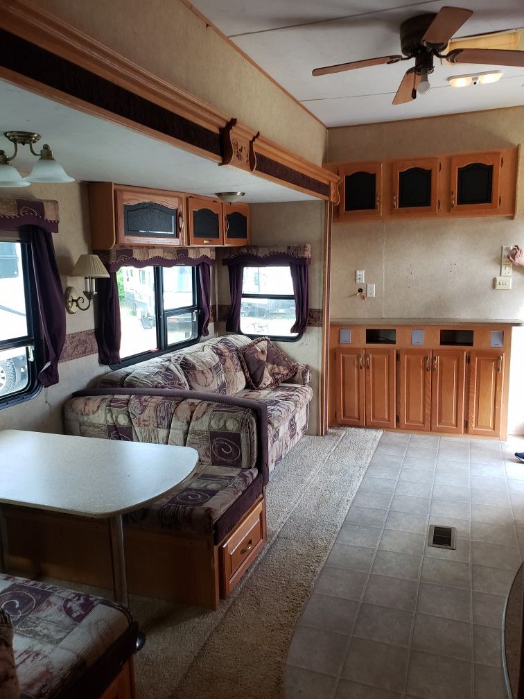 Fifth wheel bunk house 4 slides rv for Sale in WHT SETTLEMT, TX OfferUp