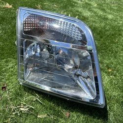 Headlight for Ford transit 2010 - 2013 is new passenger side