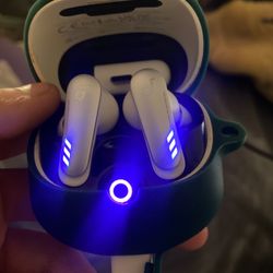 SOUNDCORE VR earbuds