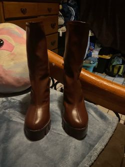 Boots plataforma Size 8 Nueva