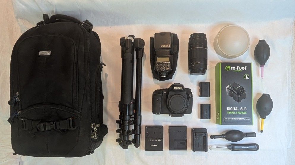 Canon EOS 7D - Comes with Lots of Extras Equipment