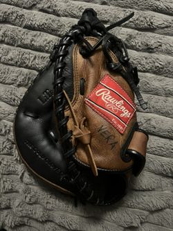 Left-Handed Throw Rawlings Player Preferred Baseball Catcher’s Mitt 