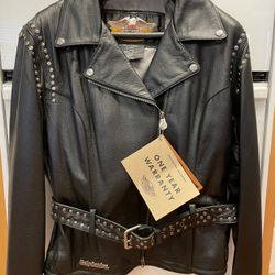 “NEW” WOMEN’S HARLEY DAVIDSON LEATHER JACKET IN SIZE XL